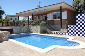 Chalet con piscina privada en zona tranquila de Cambrils